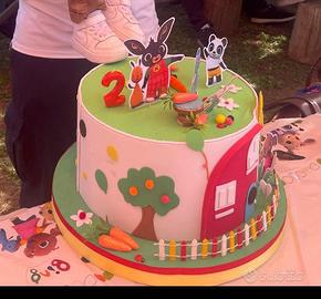 Torta e accessori per festa tema Bing