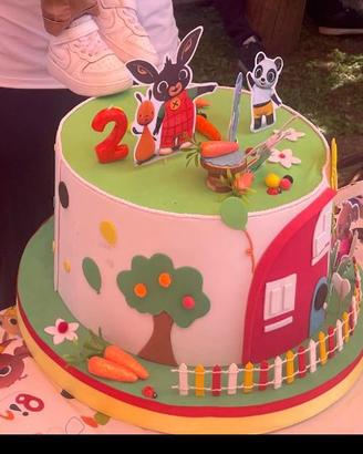 Torta e accessori per festa tema Bing