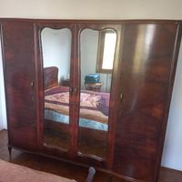 Mobili vintage: comò, comodino, armadio, poltrona