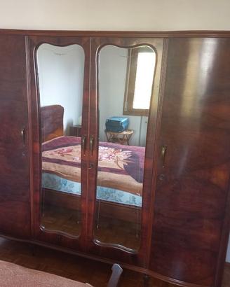 Mobili vintage: comò, comodino, armadio, poltrona