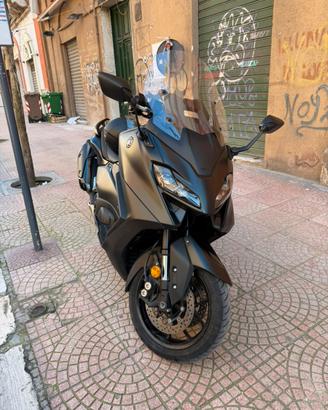 Tmax 560 2024