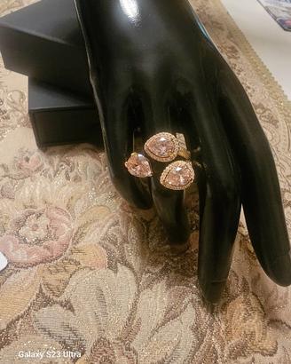 Elegante Anello Placcato Oro 18K con Pietra Rosa
