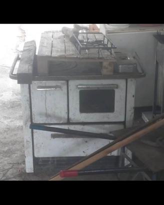 Cucina a legna da restaurare