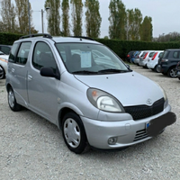 Toyota yaris verso 1.3 benz 02 ricambi