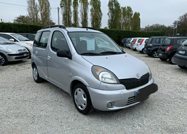 Toyota yaris verso 1.3 benz 02 ricambi