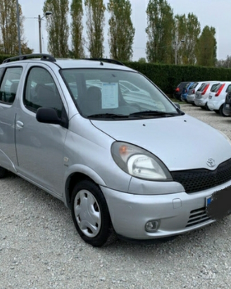 Toyota yaris verso 1.3 benz 02 ricambi