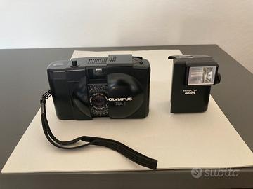 Macchina fotografica Olympus xa1 + flash A9M