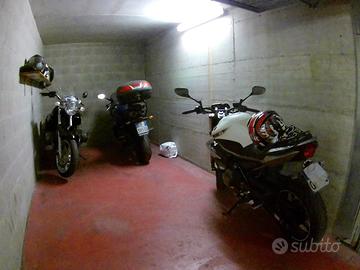 MM S. Agostino Posto moto di tre in box condiviso