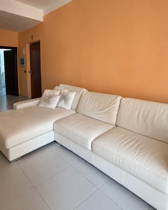 Divano in pelle bianco sfoderabile