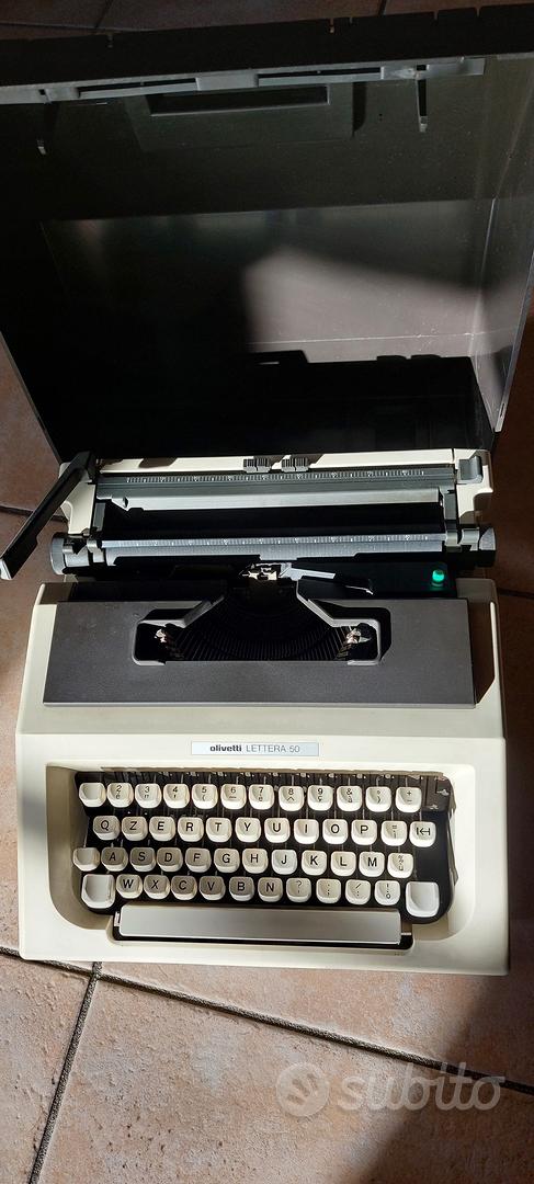 Macchina da scrivere Olivetti lettera 50