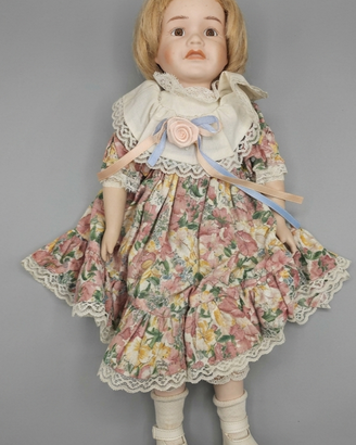 Bambola da collezione in porcellana vintage