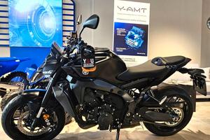 Yamaha MT-09 CAMBIO Y-AMT KM 0 TUA DA € 110 al mes