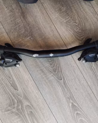 manubrio e comandi 8x3 Shimano 