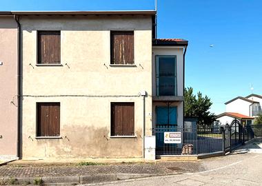 CAVARZERE: 113B: Porzione di bifamiliare