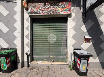 NEGOZIO A NAPOLI