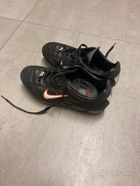Scarpe da calcio Nike in pelle