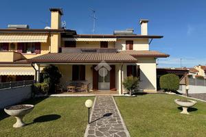 PORZIONE DI TRIFAMILIARE A VILLORBA