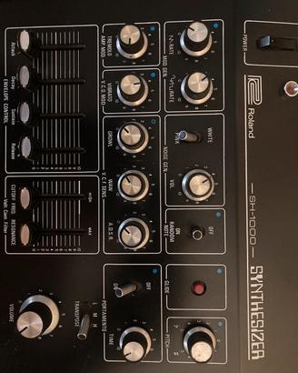 ROLAND SH-1000