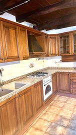 Cucina in legno massello