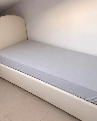 Letto singolo imbottito in eco pelle