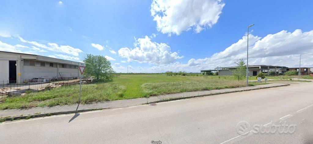 Terreno di 7772 m² a Medole - Altro