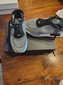 Scarpe Bata bianco e nera