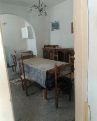 Casa nel centro del paese con annesso frantoio