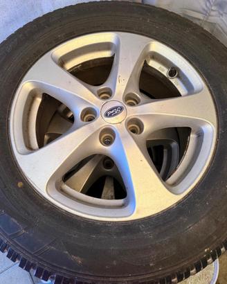 4 cerchi in lega Ford e 4 prneumatici invernali