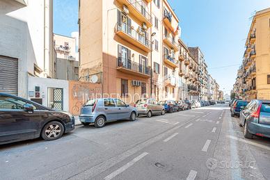 4 vani - 93 mq in zona policlinico con rendita