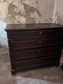 Cassettone di legno dolce