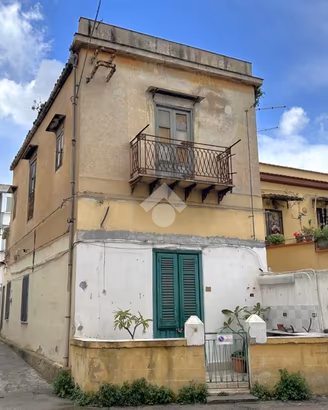 4 LOCALI A PALERMO