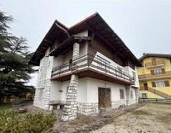 Immobile in asta di 254 m² con 5 locali e box auto
