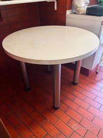 Tavolo rotondo bianco e 4 sgabelli