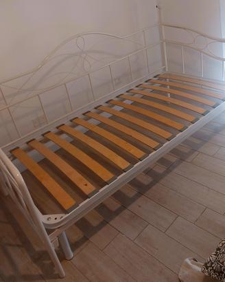 Letto con rete e materasso