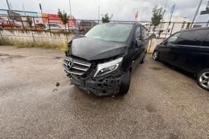 Mercedes vito incidentato