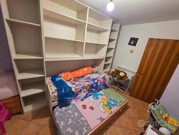 Cameretta per bambini rosa e bianca