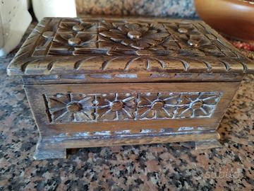 Cofanetto portagioie in legno