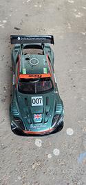 Aston Martin telecomandata a scoppio