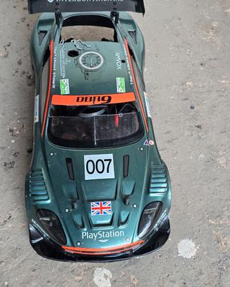 Aston Martin telecomandata a scoppio