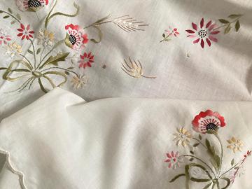 Tovaglia misto lino ricamata vintage