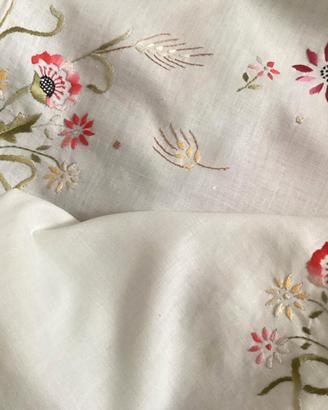 Tovaglia misto lino ricamata vintage