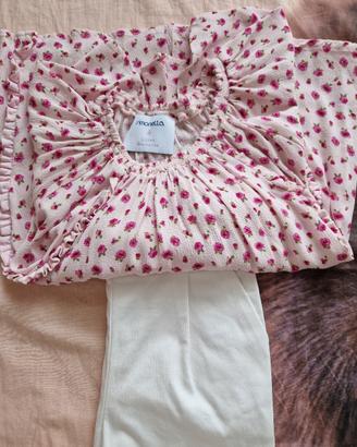 maglia rosa con pantaloni bianchi