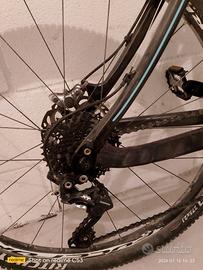 bicicleta MTB carboniou