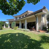 PRESTIGIOSA VILLA CON GIARDINO - PERFETTA ANCHE...