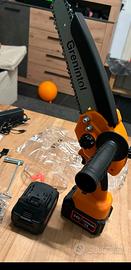 Motosega con accessori a batteria 