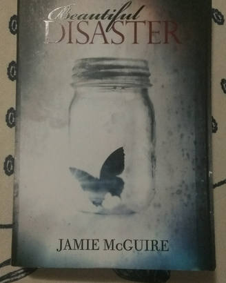 Libro in inglese "Beautiful Disaster"