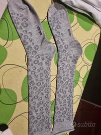 Calzettoni grigi leopardati