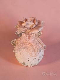 Profumatore vintage con rosa decorativa e pizzo 