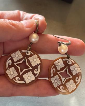 Orecchini in argento cammeo e perla