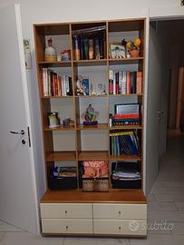 Mobile libreria con 4 cassetti. 